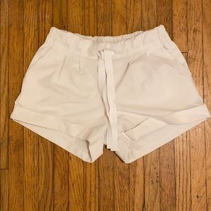 Lululemon Athletica white cuffed size 4 shorts